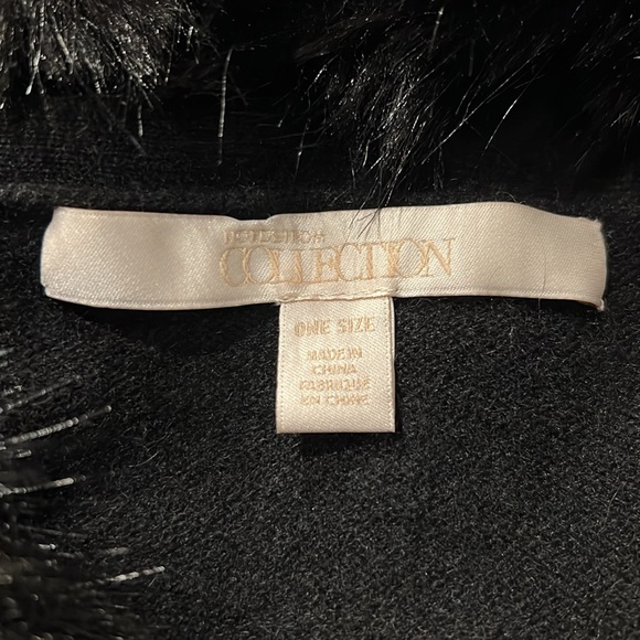 Nordstrom Collection black faux fur neck trim poncho - Picture 4 of 5